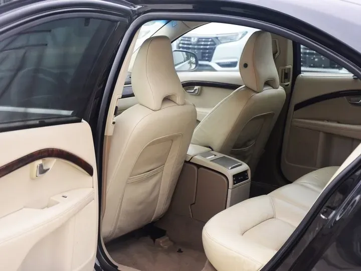 2010 Volvo S80L 2.5T 200HP L5 6AT,autocango,china used car exporter,china ev exporter,chinese used car exporter,chinese used ev exporter