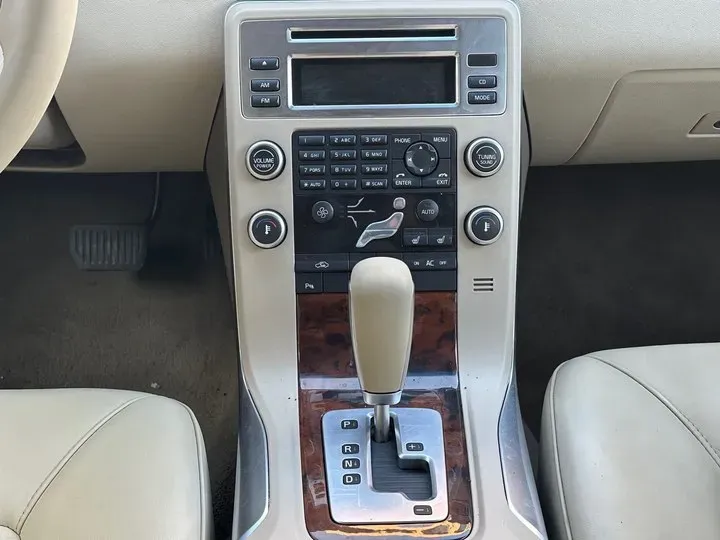 2010 Volvo S80L 2.5T 200HP L5 6AT,autocango,china used car exporter,china ev exporter,chinese used car exporter,chinese used ev exporter