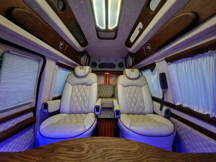 2011 Ford E350 5.4L 258HP V8 5AT,autocango,china used car exporter,china ev exporter,chinese used car exporter,chinese used ev exporter