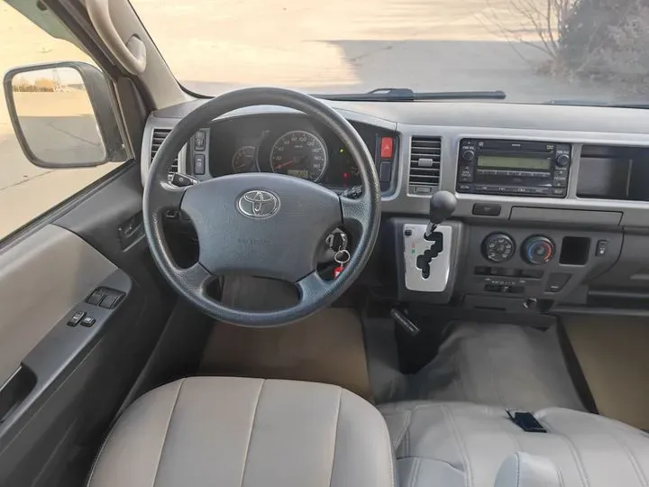 2011 Toyota Hiace 2.7L 154HP L4 4AT,autocango,china used car exporter,china ev exporter,chinese used car exporter,chinese used ev exporter