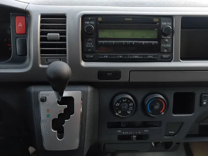 2011 Toyota Hiace 2.7L 154HP L4 4AT,autocango,china used car exporter,china ev exporter,chinese used car exporter,chinese used ev exporter