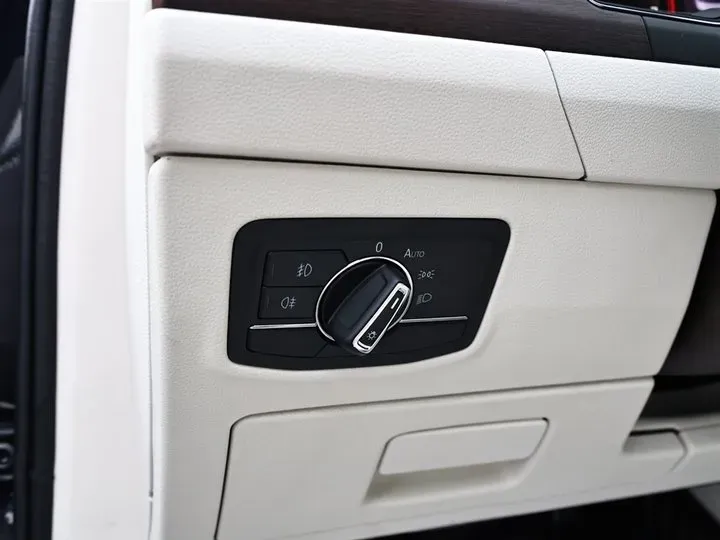 2021 Volkswagen Phideon 2.0T 224HP L4 7DCT,autocango,china used car exporter,china ev exporter,chinese used car exporter,chinese used ev exporter