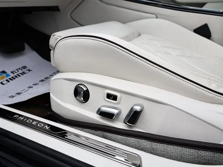 2021 Volkswagen Phideon 2.0T 224HP L4 7DCT,autocango,china used car exporter,china ev exporter,chinese used car exporter,chinese used ev exporter