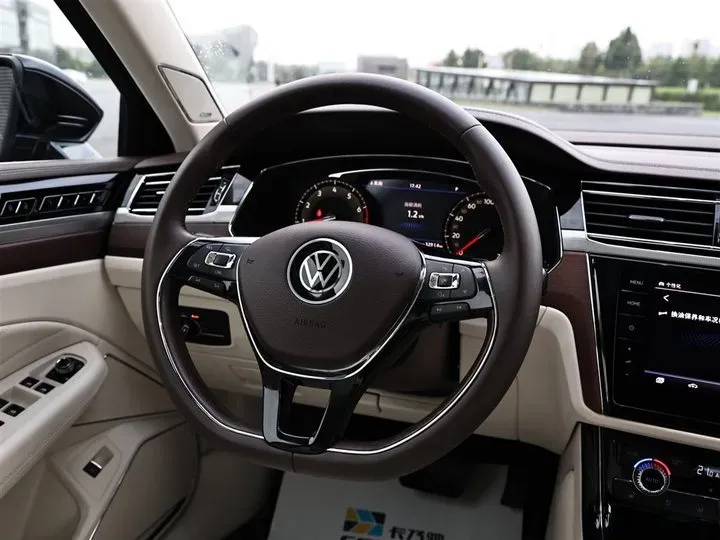 2021 Volkswagen Phideon 2.0T 224HP L4 7DCT,autocango,china used car exporter,china ev exporter,chinese used car exporter,chinese used ev exporter