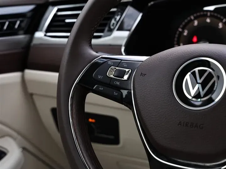 2021 Volkswagen Phideon 2.0T 224HP L4 7DCT,autocango,china used car exporter,china ev exporter,chinese used car exporter,chinese used ev exporter