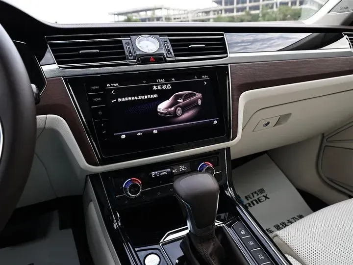 2021 Volkswagen Phideon 2.0T 224HP L4 7DCT,autocango,china used car exporter,china ev exporter,chinese used car exporter,chinese used ev exporter