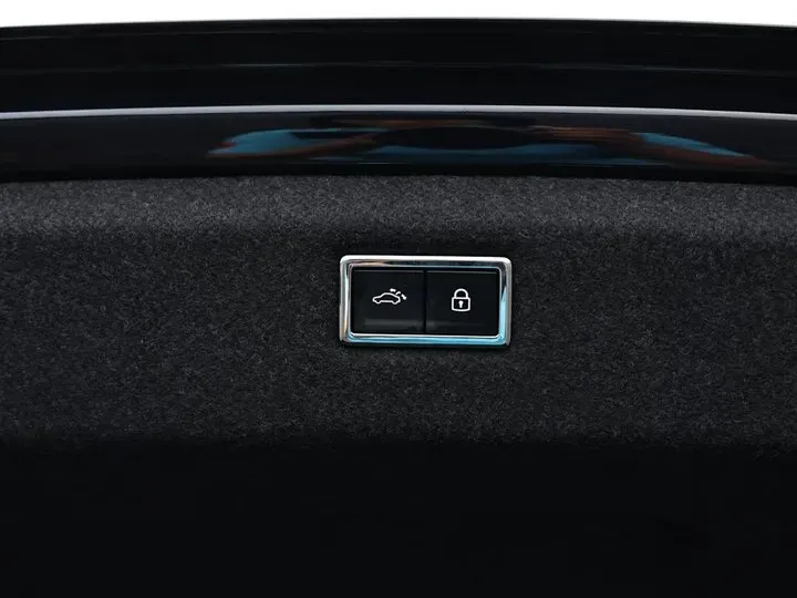 2021 Volkswagen Phideon 2.0T 224HP L4 7DCT,autocango,china used car exporter,china ev exporter,chinese used car exporter,chinese used ev exporter