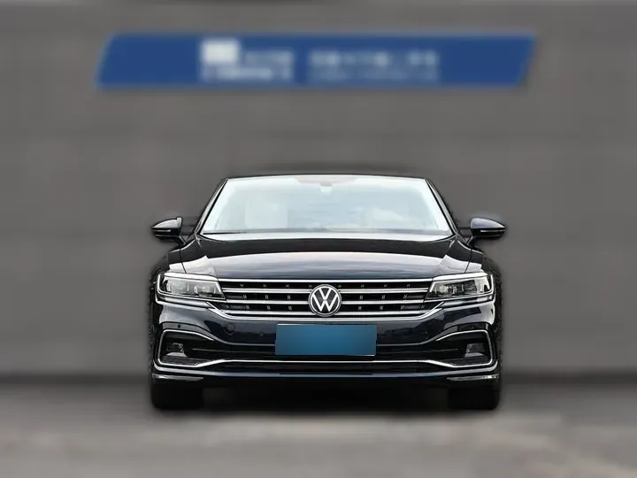 2021 Volkswagen Phideon 2.0T 224HP L4 7DCT,autocango,china used car exporter,china ev exporter,chinese used car exporter,chinese used ev exporter