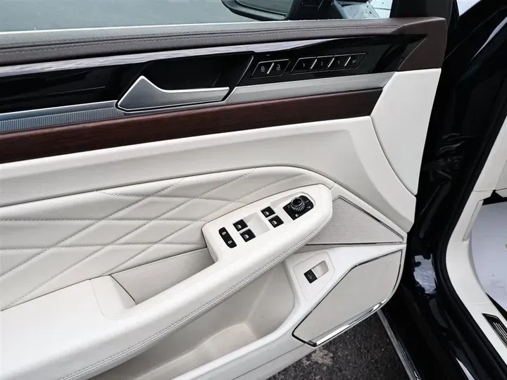 2021 Volkswagen Phideon 2.0T 224HP L4 7DCT,autocango,china used car exporter,china ev exporter,chinese used car exporter,chinese used ev exporter