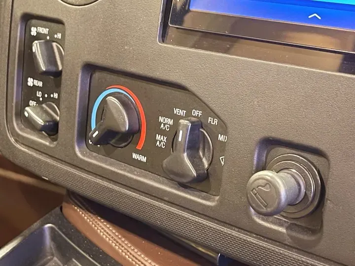 2011 Ford E350 5.4L 258HP V8 5AT,autocango,china used car exporter,china ev exporter,chinese used car exporter,chinese used ev exporter