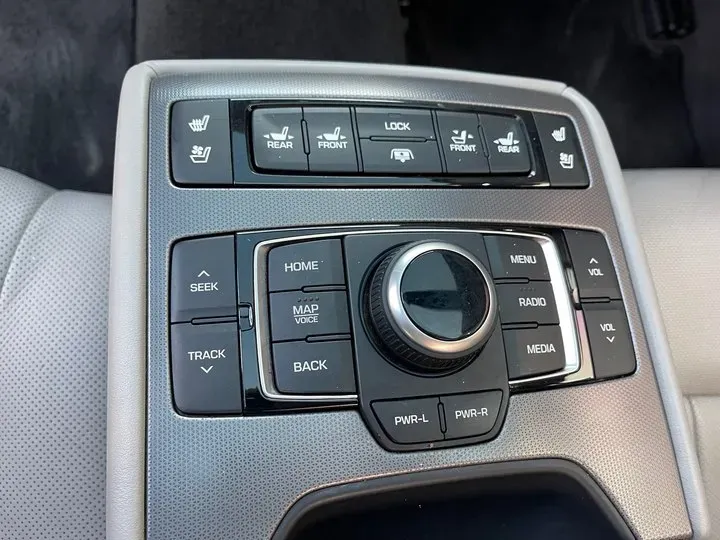 2015 Hyundai Cenesis 3.3L 282HP V6 8AT,autocango,china used car exporter,china ev exporter,chinese used car exporter,chinese used ev exporter