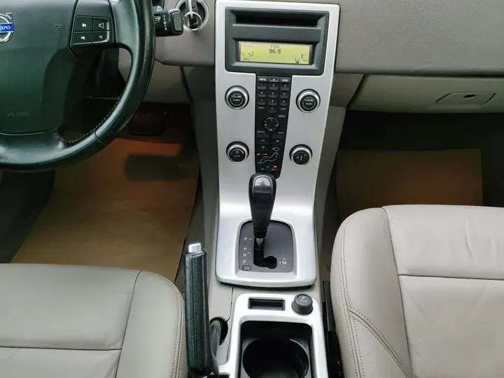 2010 Volvo S40 2.0L 141HP L4 6DCT,autocango,china used car exporter,china ev exporter,chinese used car exporter,chinese used ev exporter