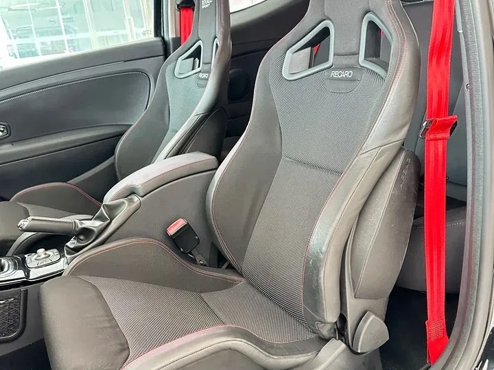 2014 Renault  Megane 2.0T 265HP L4 6MT,autocango,china used car exporter,china ev exporter,chinese used car exporter,chinese used ev exporter