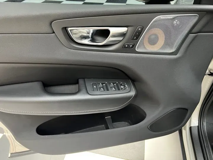 2019 Volvo XC60 2.0T 320HP L4 8AT PHEV 10.1KWH,autocango,china used car exporter,china ev exporter,chinese used car exporter,chinese used ev exporter