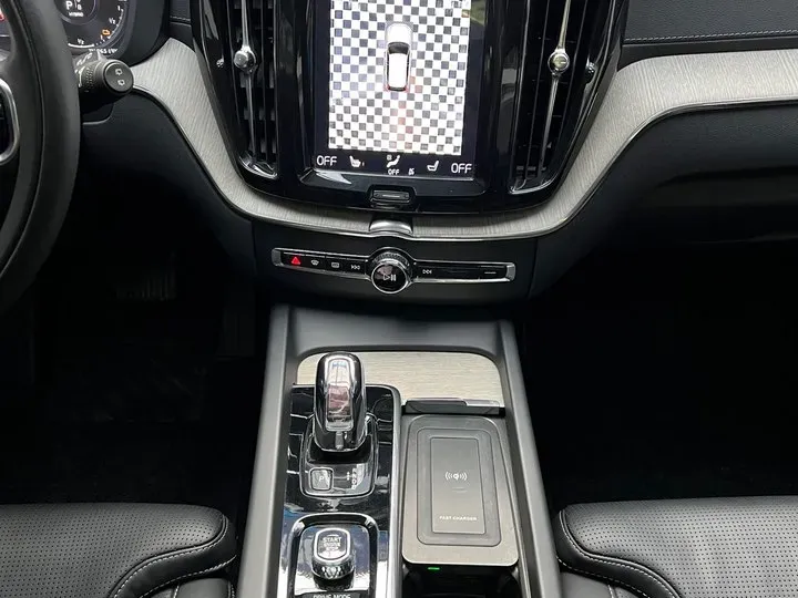 2019 Volvo XC60 2.0T 320HP L4 8AT PHEV 10.1KWH,autocango,china used car exporter,china ev exporter,chinese used car exporter,chinese used ev exporter