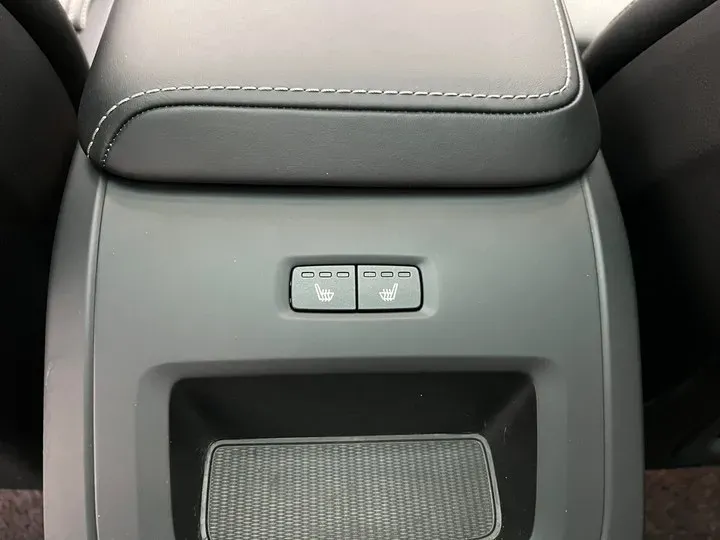 2019 Volvo XC60 2.0T 320HP L4 8AT PHEV 10.1KWH,autocango,china used car exporter,china ev exporter,chinese used car exporter,chinese used ev exporter