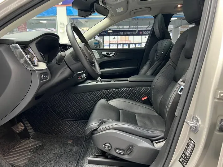 2019 Volvo XC60 2.0T 320HP L4 8AT PHEV 10.1KWH,autocango,china used car exporter,china ev exporter,chinese used car exporter,chinese used ev exporter