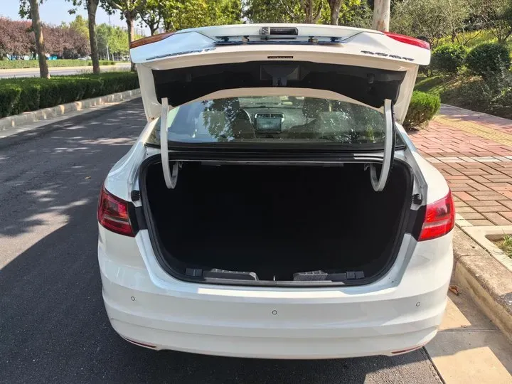 2017 Ford Escort 1.5L 113HP L4 5MT,autocango,china used car exporter,china ev exporter,chinese used car exporter,chinese used ev exporter