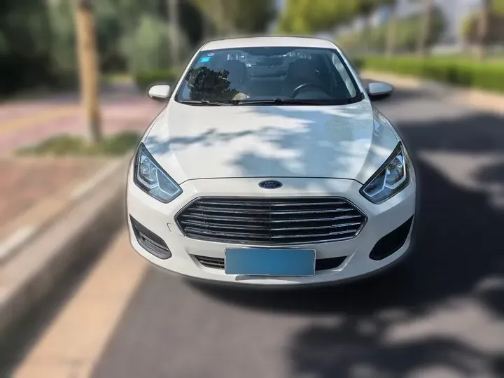 2017 Ford Escort 1.5L 113HP L4 5MT,autocango,china used car exporter,china ev exporter,chinese used car exporter,chinese used ev exporter