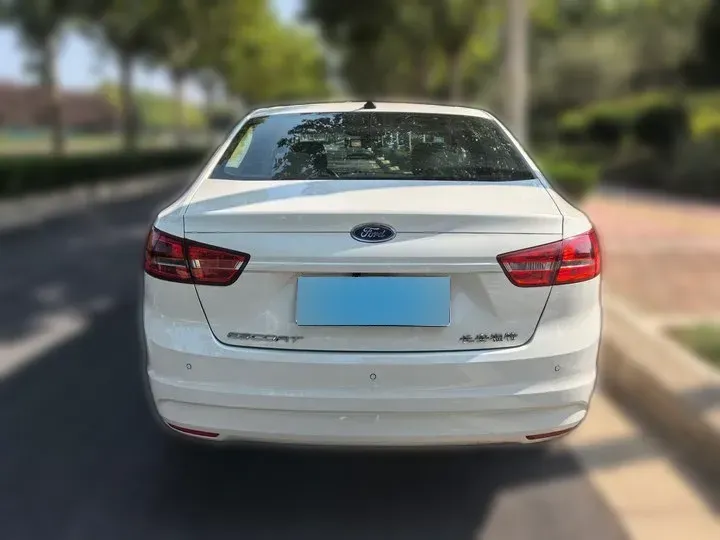 2017 Ford Escort 1.5L 113HP L4 5MT,autocango,china used car exporter,china ev exporter,chinese used car exporter,chinese used ev exporter