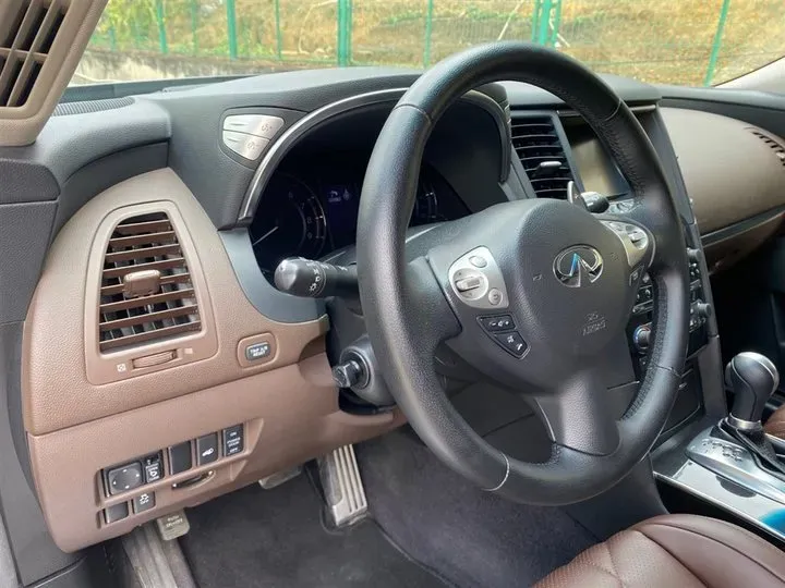 2013 Infiniti QX70 3.7L 351HP V6 7AT,autocango,china used car exporter,china ev exporter,chinese used car exporter,chinese used ev exporter