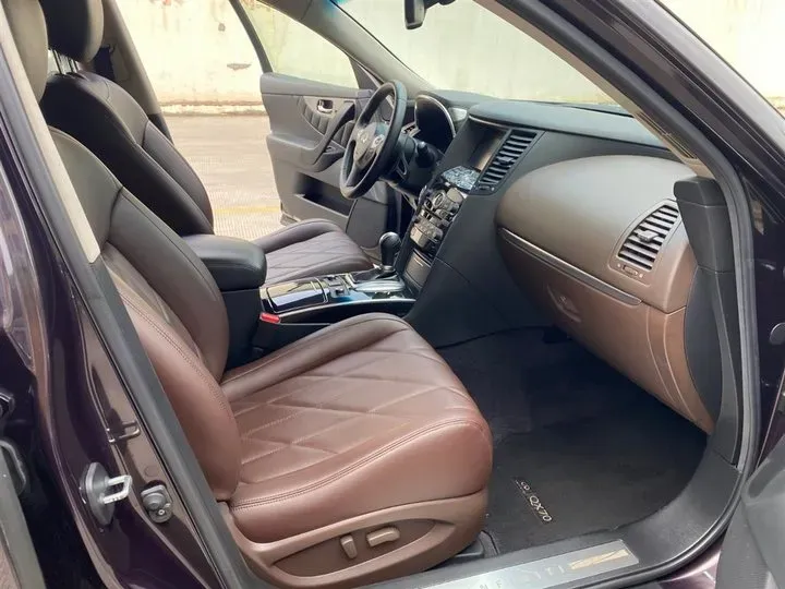 2013 Infiniti QX70 3.7L 351HP V6 7AT,autocango,china used car exporter,china ev exporter,chinese used car exporter,chinese used ev exporter