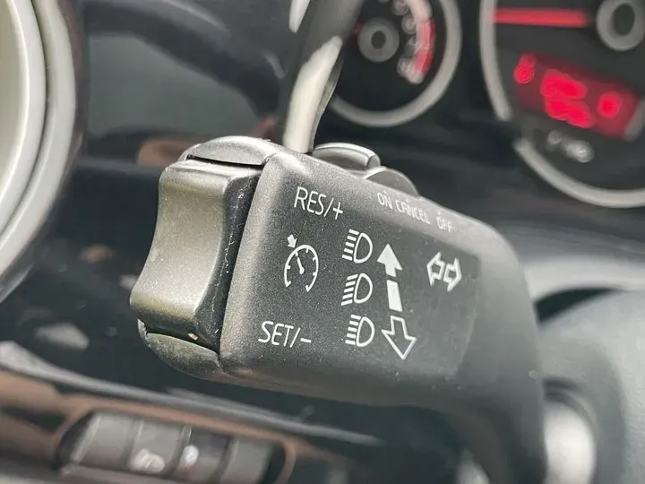 2015 Volkswagen up! 1.0L 75HP L3 5AMT,autocango,china used car exporter,china ev exporter,chinese used car exporter,chinese used ev exporter