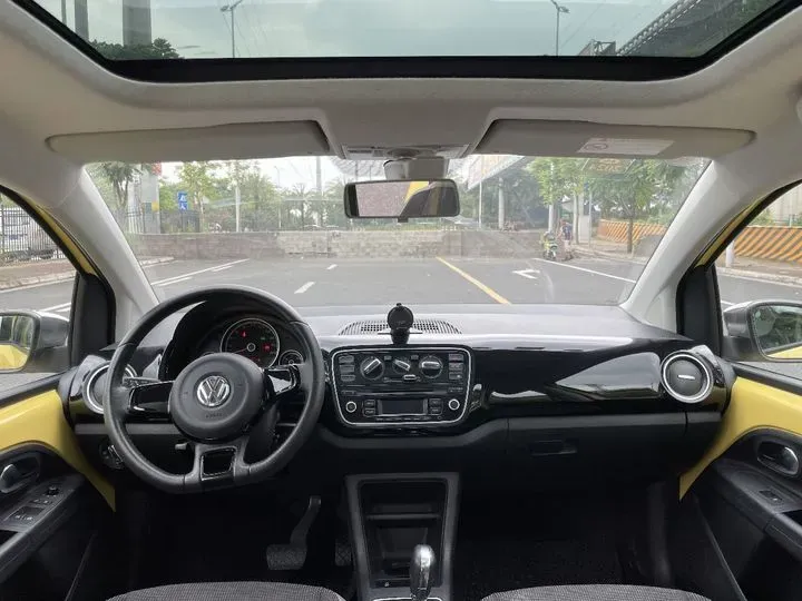 2015 Volkswagen up! 1.0L 75HP L3 5AMT,autocango,china used car exporter,china ev exporter,chinese used car exporter,chinese used ev exporter