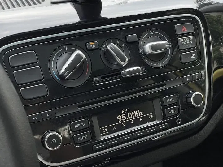 2015 Volkswagen up! 1.0L 75HP L3 5AMT,autocango,china used car exporter,china ev exporter,chinese used car exporter,chinese used ev exporter