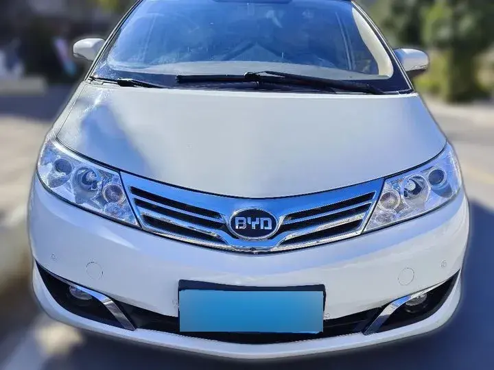 2013 BYD M6 2.4L 167HP L4 6MT