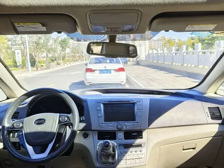 2013 BYD M6 2.4L 167HP L4 6MT,autocango,china used car exporter,china ev exporter,chinese used car exporter,chinese used ev exporter