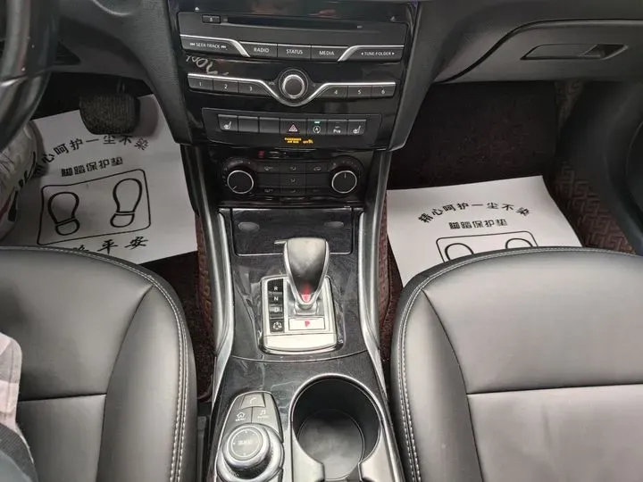 2017 Infiniti QX30 1.6T 156HP L4 7DCT,autocango,china used car exporter,china ev exporter,chinese used car exporter,chinese used ev exporter