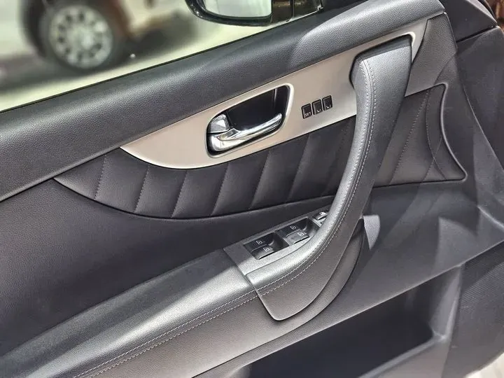 2013 Infiniti QX70 3.7L 351HP V6 7AT,autocango,china used car exporter,china ev exporter,chinese used car exporter,chinese used ev exporter