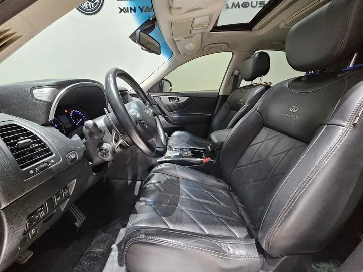 2013 Infiniti QX70 3.7L 351HP V6 7AT,autocango,china used car exporter,china ev exporter,chinese used car exporter,chinese used ev exporter