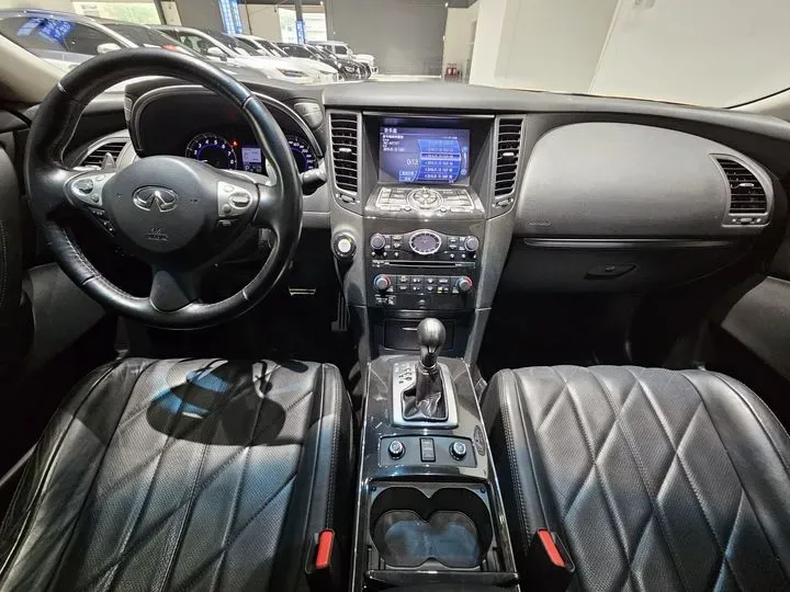 2013 Infiniti QX70 3.7L 351HP V6 7AT,autocango,china used car exporter,china ev exporter,chinese used car exporter,chinese used ev exporter