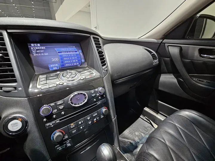 2013 Infiniti QX70 3.7L 351HP V6 7AT,autocango,china used car exporter,china ev exporter,chinese used car exporter,chinese used ev exporter