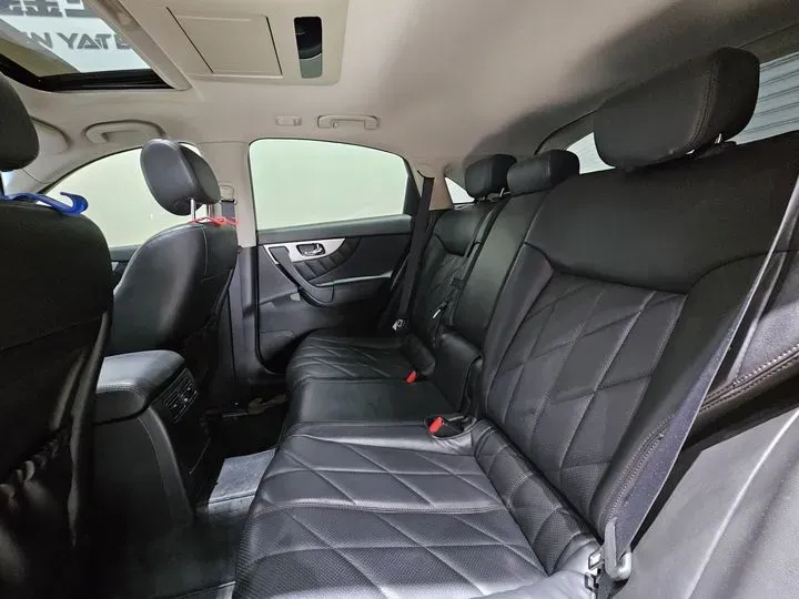 2013 Infiniti QX70 3.7L 351HP V6 7AT,autocango,china used car exporter,china ev exporter,chinese used car exporter,chinese used ev exporter