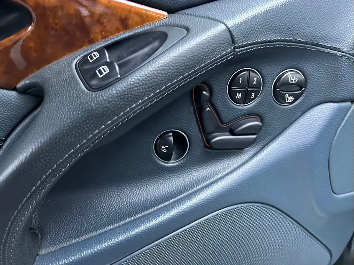 2010 Mercedes-Benz SL Class 5.5L 388HP V8 7AT,autocango,china used car exporter,china ev exporter,chinese used car exporter,chinese used ev exporter