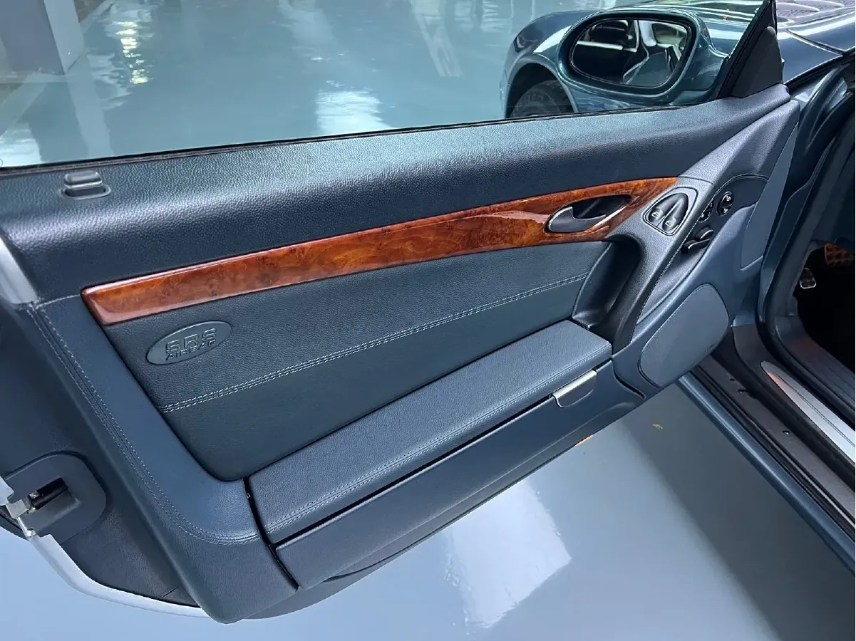 2010 Mercedes-Benz SL Class 5.5L 388HP V8 7AT,autocango,china used car exporter,china ev exporter,chinese used car exporter,chinese used ev exporter