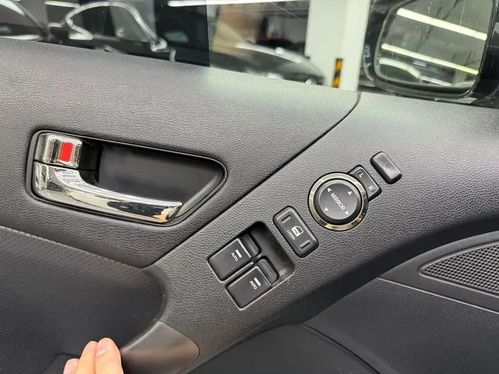 2009 Hyundai Rohens-Coupe 2.0T 210HP L4 5AT,autocango,china used car exporter,china ev exporter,chinese used car exporter,chinese used ev exporter