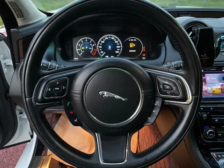 2016 Jaguar XJ 2.0T 240HP L4 8AT,autocango,china used car exporter,china ev exporter,chinese used car exporter,chinese used ev exporter