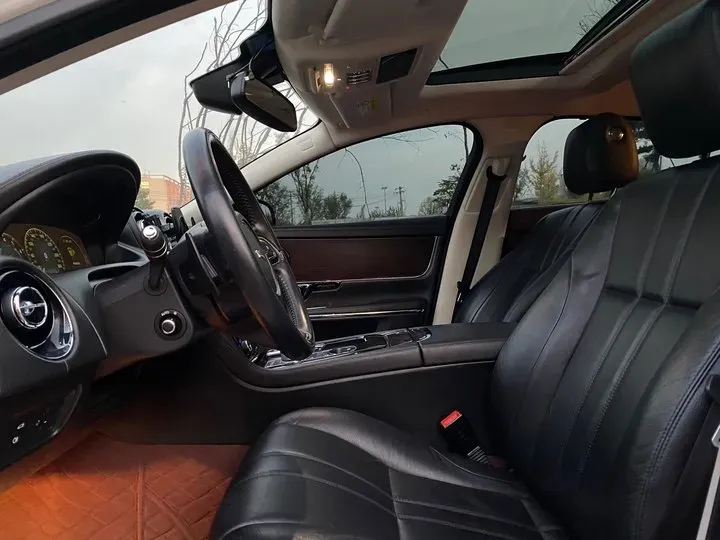 2016 Jaguar XJ 2.0T 240HP L4 8AT,autocango,china used car exporter,china ev exporter,chinese used car exporter,chinese used ev exporter