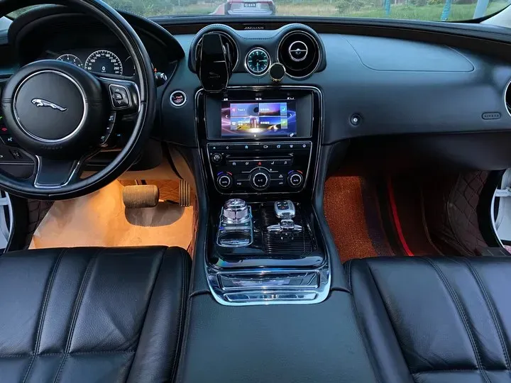 2016 Jaguar XJ 2.0T 240HP L4 8AT,autocango,china used car exporter,china ev exporter,chinese used car exporter,chinese used ev exporter