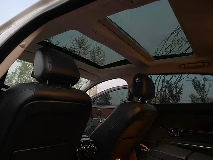 2016 Jaguar XJ 2.0T 240HP L4 8AT,autocango,china used car exporter,china ev exporter,chinese used car exporter,chinese used ev exporter