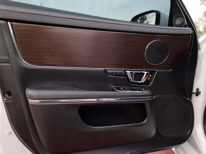 2016 Jaguar XJ 2.0T 240HP L4 8AT,autocango,china used car exporter,china ev exporter,chinese used car exporter,chinese used ev exporter