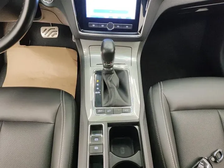 2019 Roewe RX5 1.5T 169HP L4 7DCT,autocango,china used car exporter,china ev exporter,chinese used car exporter,chinese used ev exporter