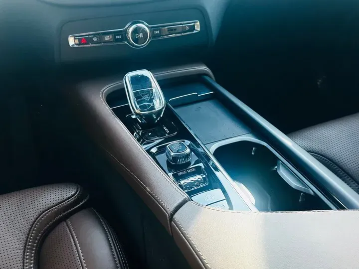 2021 Volvo XC90 2.0T 303HP L4 8AT PHEV 11.6KWH,autocango,china used car exporter,china ev exporter,chinese used car exporter,chinese used ev exporter