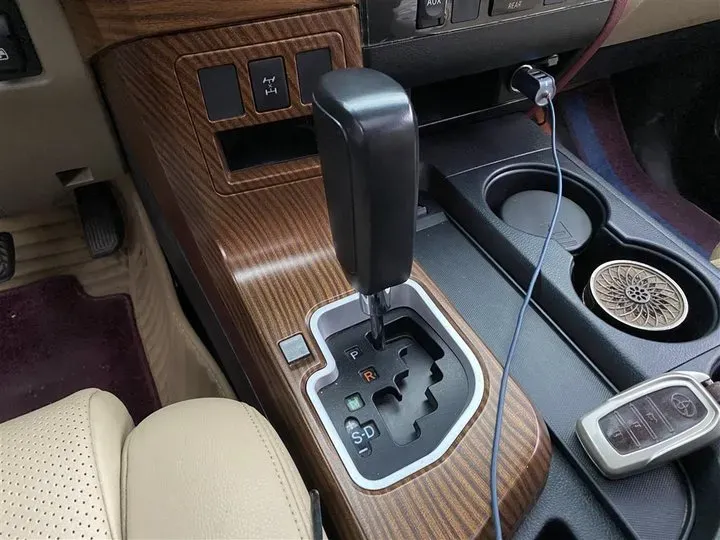 2010 Toyota Sequoia 5.7L 386HP V8 6AT,autocango,china used car exporter,china ev exporter,chinese used car exporter,chinese used ev exporter