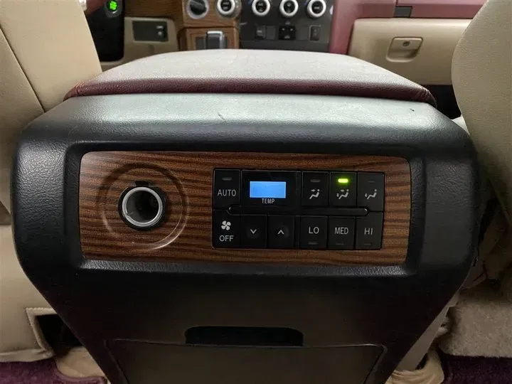 2010 Toyota Sequoia 5.7L 386HP V8 6AT,autocango,china used car exporter,china ev exporter,chinese used car exporter,chinese used ev exporter