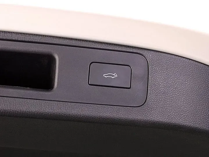 2023 Geely Okavango L 2.0T 218HP L4 7DCT,autocango,china used car exporter,china ev exporter,chinese used car exporter,chinese used ev exporter